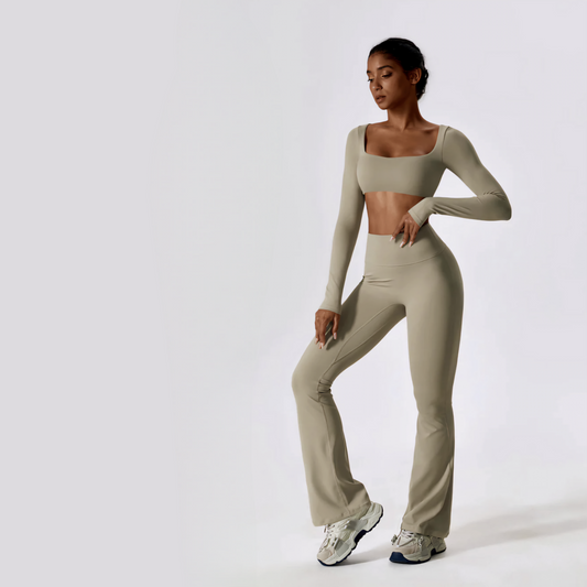 Fitness model wearing the body sculpting and squat proof Anastasia matching workout set in the colour oatmeal from Vibras Activewear.