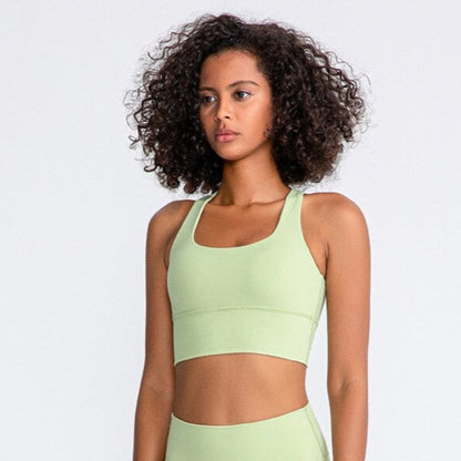 Fitness model wearing a beautiful pistachio green workout bra from Vibras Activewear.